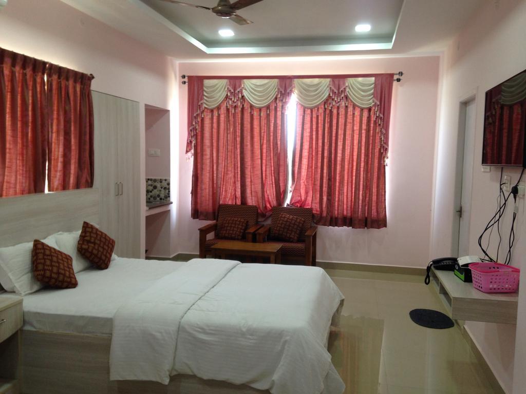 Oyo 4355 Goodland Inn Chennai Bagian luar foto