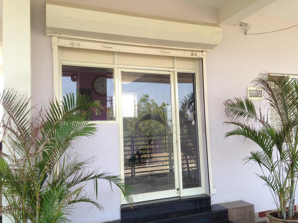 Oyo 4355 Goodland Inn Chennai Bagian luar foto