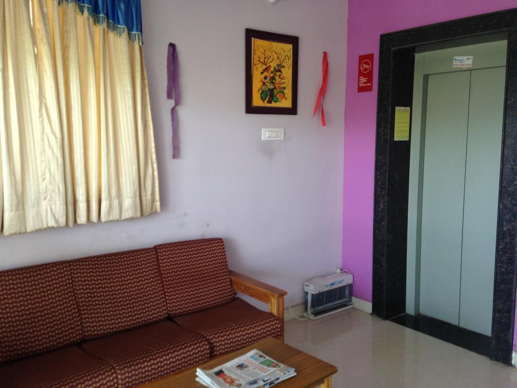 Oyo 4355 Goodland Inn Chennai Bagian luar foto