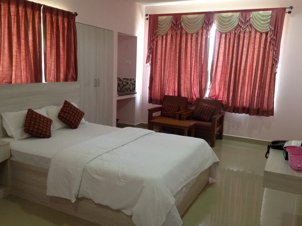 Oyo 4355 Goodland Inn Chennai Bagian luar foto